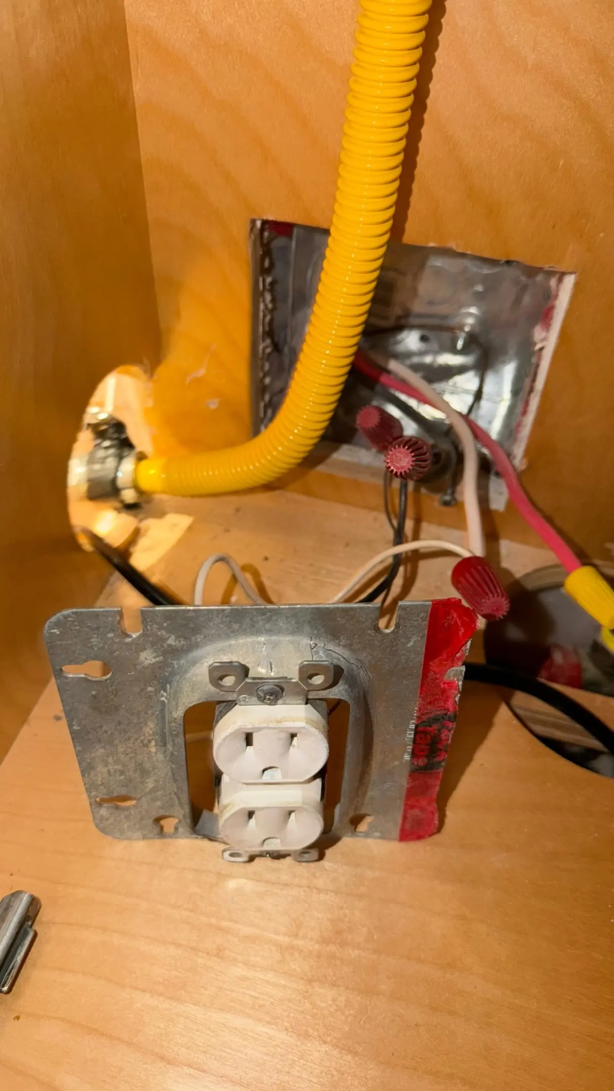 PLEASE hire qualified electricians for work in your home. Don’t put your family at risk to save a buck.

#electricalfail #electricalcontractor #electricalsafety #bluecollar #electricianlife