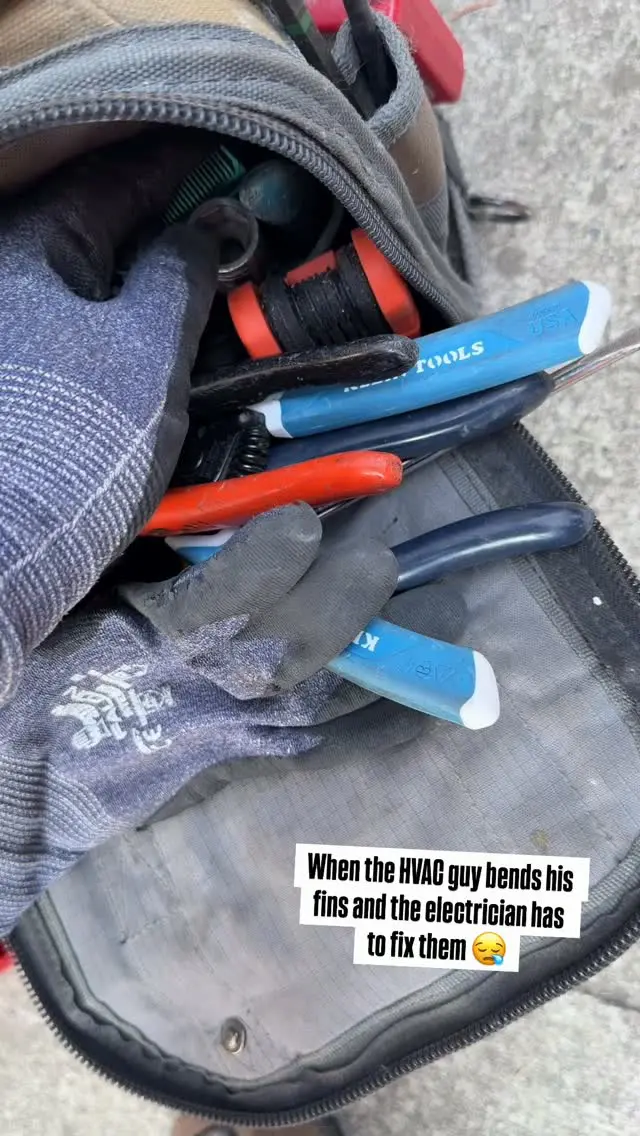 Come on guys even I have a fin comb in my bag 🙂‍↔️

#hvac #servicetech #electricalcontractor #bluecollar #electricianlife