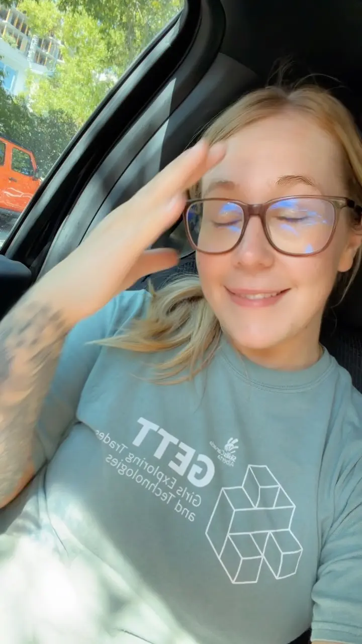 Welp adding grab tools to my daily checklist 😆

#serviceelectrician #bluecollar #womenintrades #electricalcontractor #electricianlife