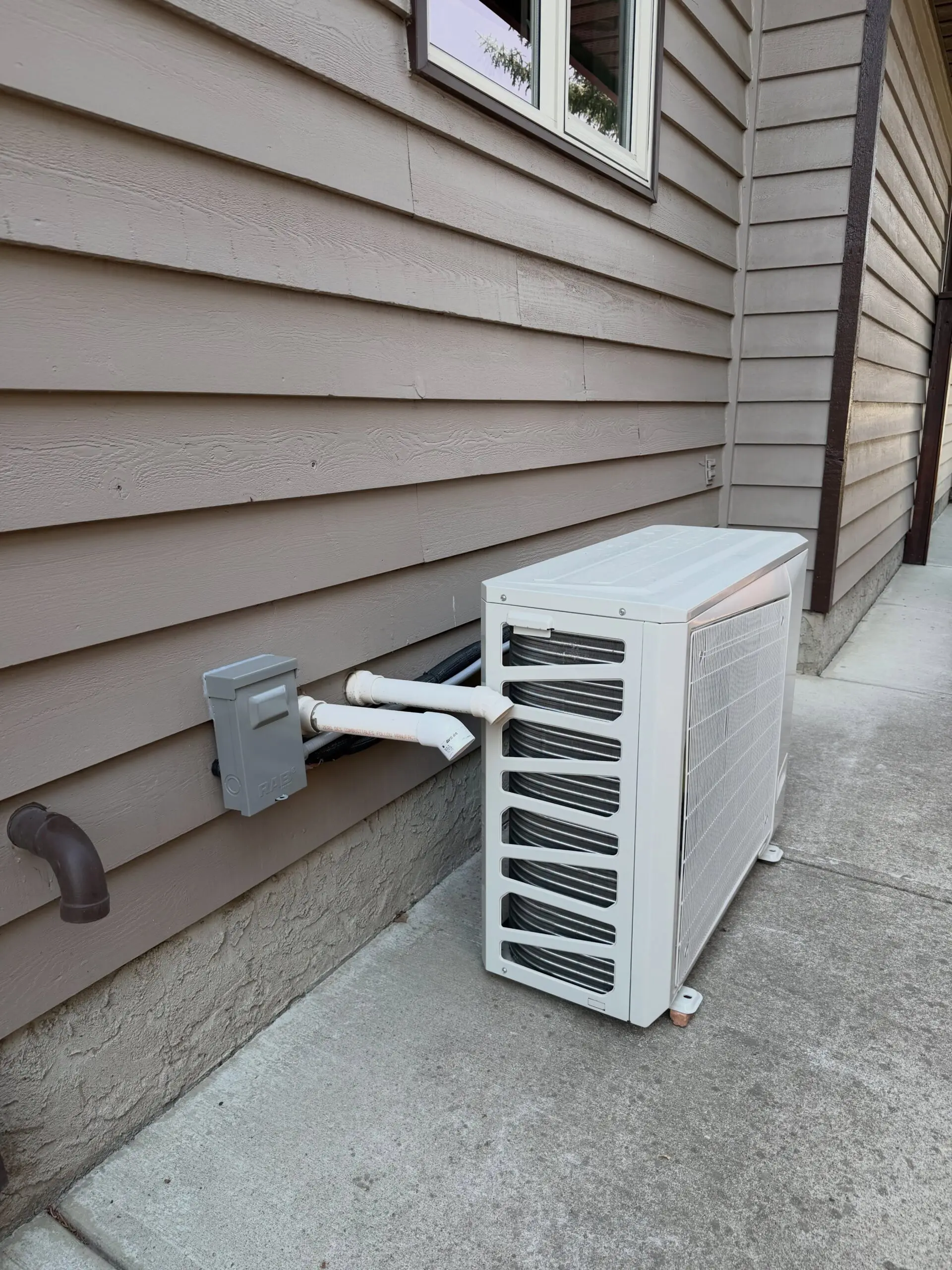 It’s not too late to have your AC installed for summer! Send us a message and we can cool you off while we’re still having this beautiful weather!

#airconditioning #hvac #bluecollar #summerheat #electrician