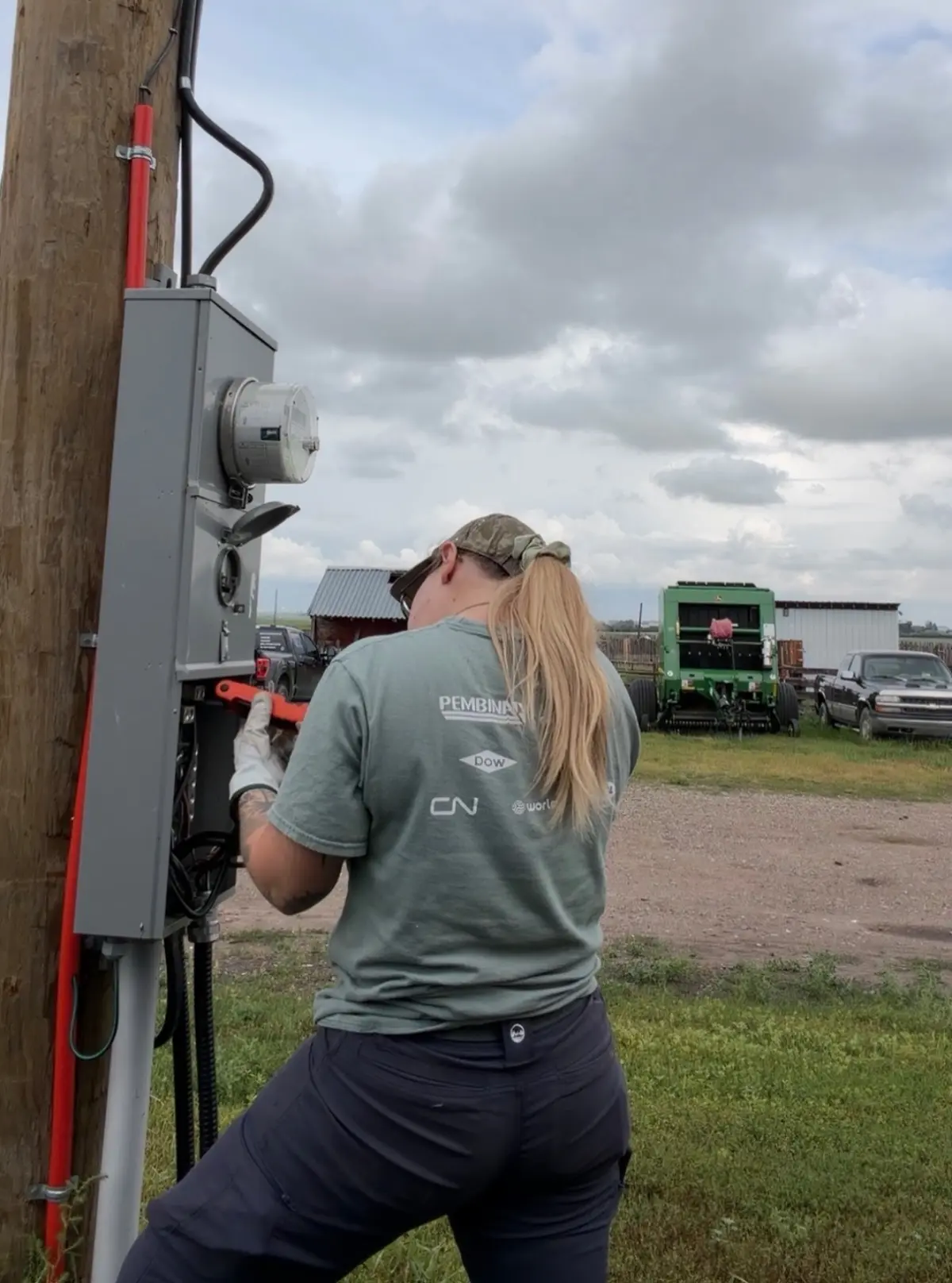 Been doing a lot more rural work since moving out of the city and I’m really enjoying getting back to my roots of small town living! I started working on farms as a teenager with my grandad so I’ve seen a lot of crazy things farmers have done to keep things operating. I can come clean things up to make sure it’s safe and code compliant.
Getting qualified trades people out to rural communities is sometimes difficult but Hera Electric services all municipalities around central Alberta! 👷🏼♀️
#albertafarm #ruralalberta #electricalcontractor #bluecollar #johndeere