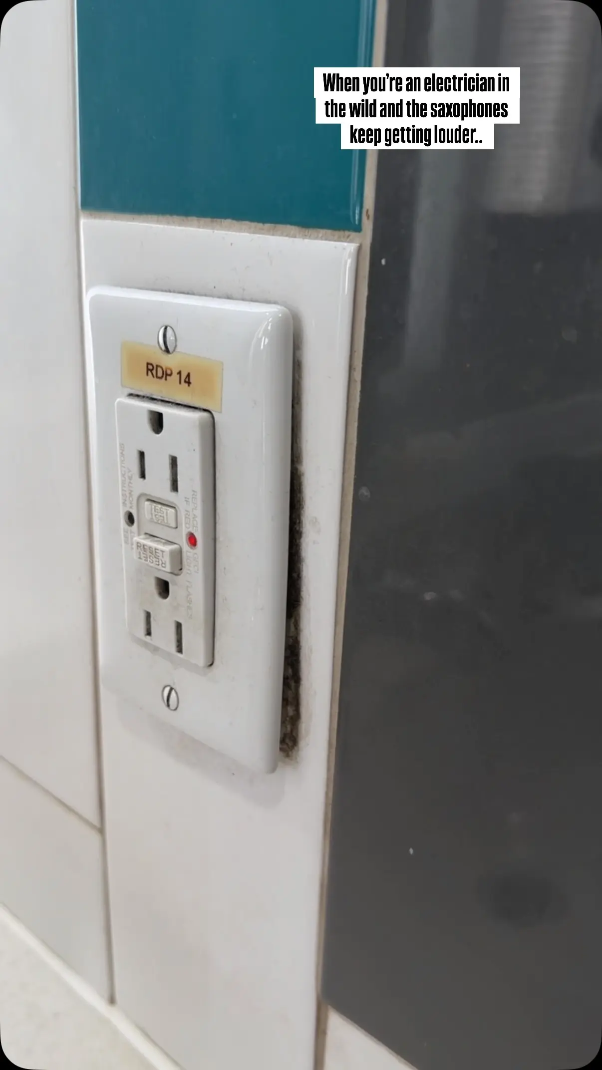 I want to fix it so bad 😆
#electricalcontractor #electricianlife #bluecollar #electrician #womenintrades